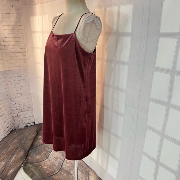 🔥🔥5 for $25🔥🔥 Express burgundy tiny ribbed velvet mini slip dress size medium - Picture 3 of 9